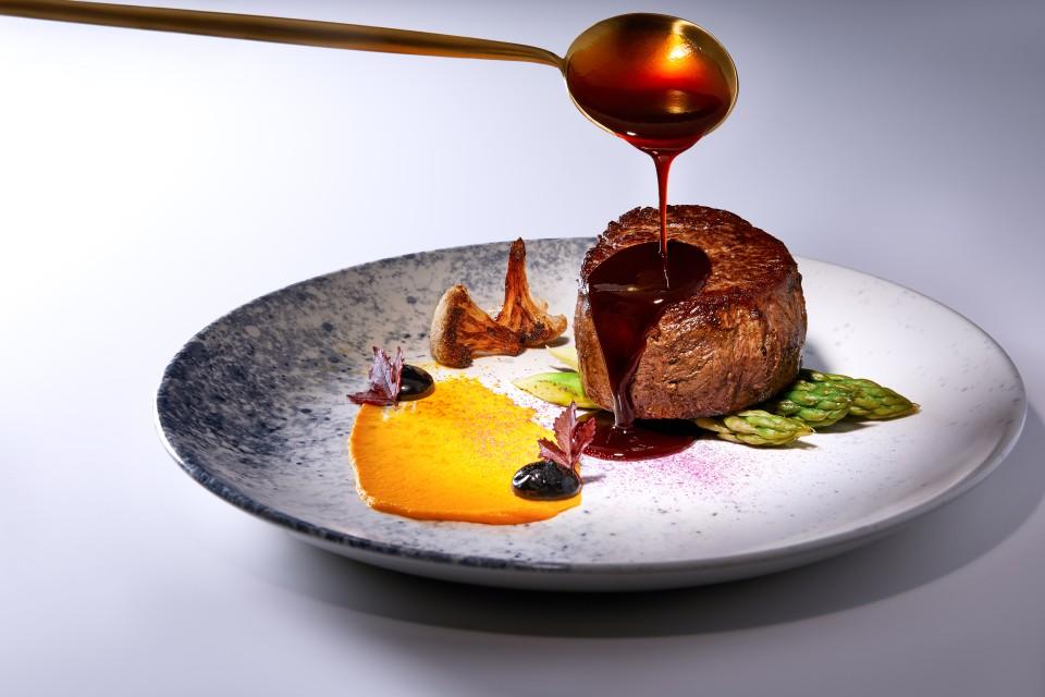 Golden Peony (Conrad Singapore)_Pan Seared Beef in Red Wine Sauce