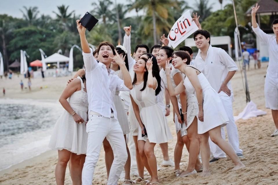 Iconic White Party Le Dîner en Blanc Makes Grand Comeback in Singapore