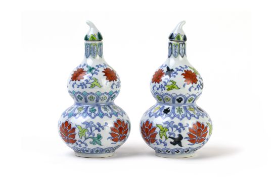 Pretty gourd vases with lids