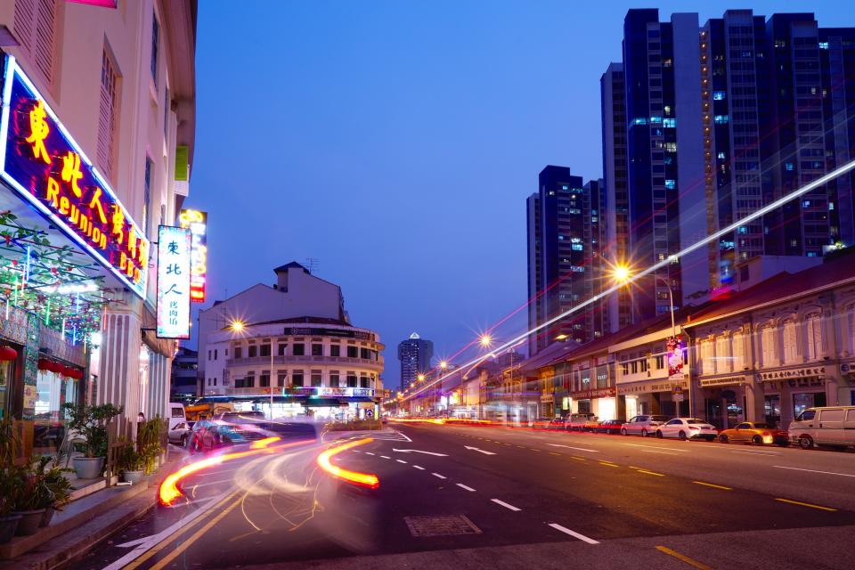 https://en.wikipedia.org/wiki/File:Evening_scene,_Jalan_Besar_(21151237249).jpg