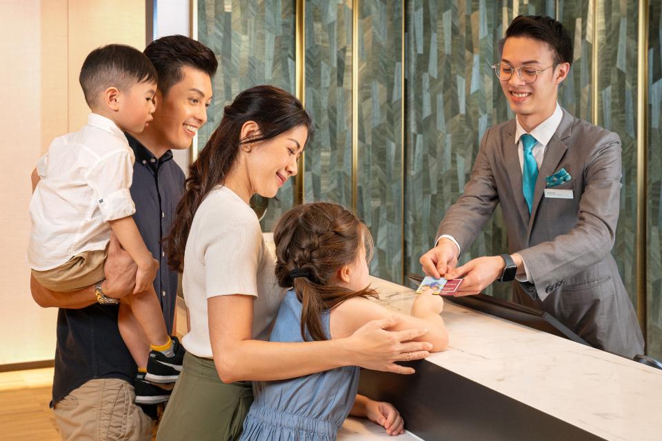 Hilton Singapore Orchard - Family Check-in