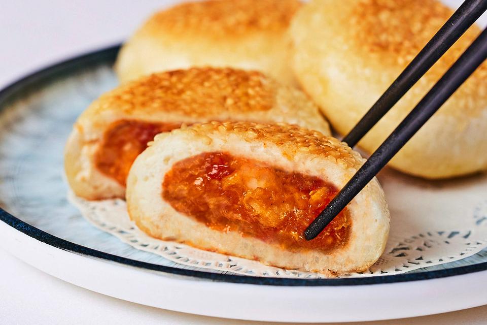 Pan-fried Singapore Chilli Crab Meat Bun