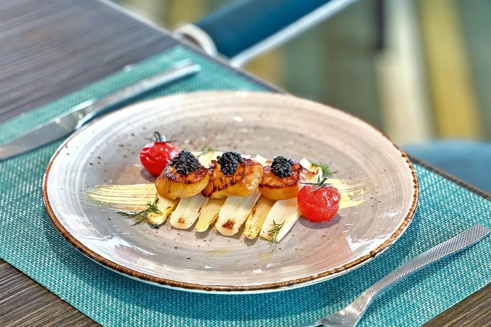 Pan-seared Hokkaido Scallop with Poached White Asparagus and Avruga Caviar