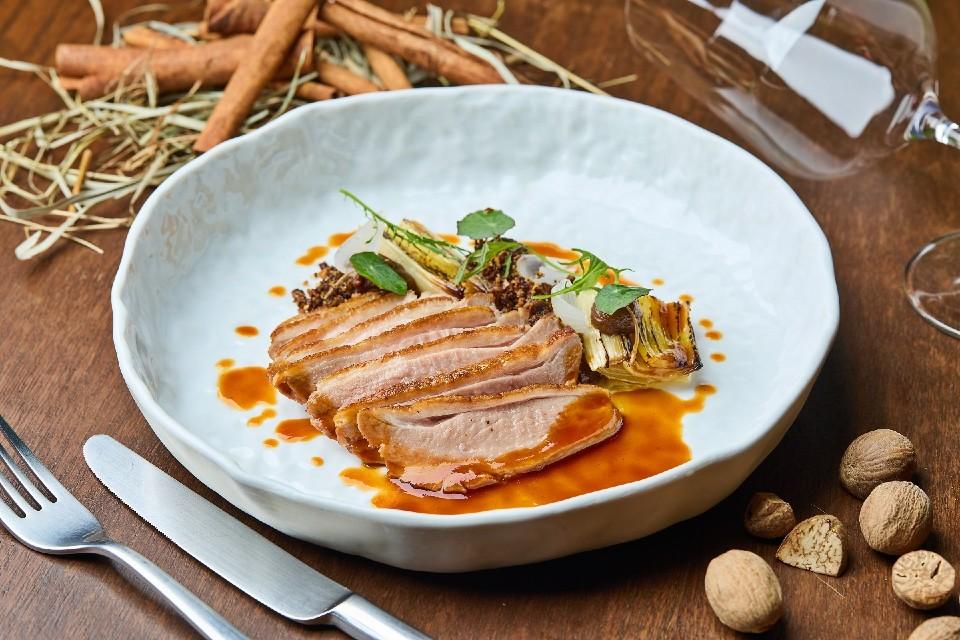 Expat Reporter Rebecca Assice Visits Chef’s Tavern Where Michelin Quality Meets Everyday Prices