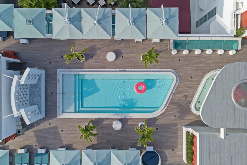Dream South Beach Pool