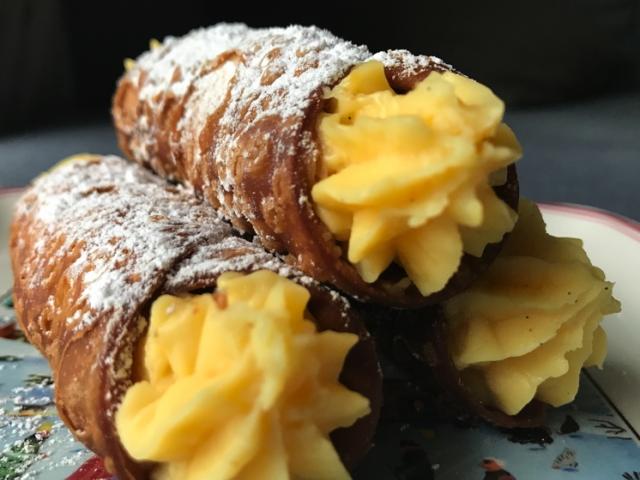 Holi Cannoli