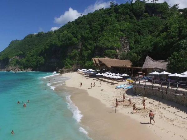 Sundays Beach Club