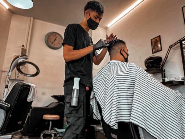 hombre barber