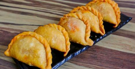 Tuck Into Mouth-watering Curry Puffs in Singapore