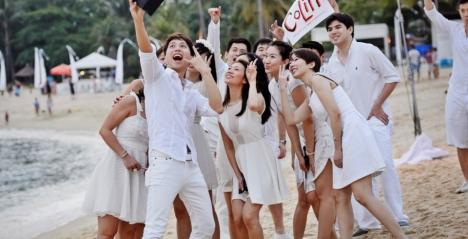 Iconic White Party Le Dîner en Blanc Makes Grand Comeback in Singapore