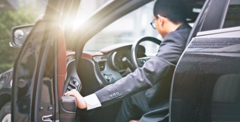 The Benefits of Hiring a Chauffeur Driver in SG for Business Travel Expat Choice